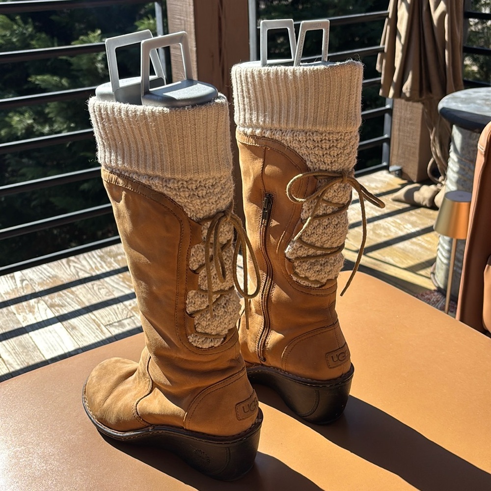 UGG Skylair Chestnut Suede Wedge Boot w/ Knitted Cuffs and Lace up Back sz 8